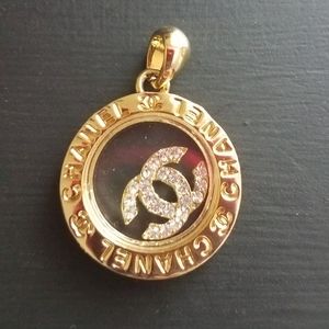 Chanel pendant
